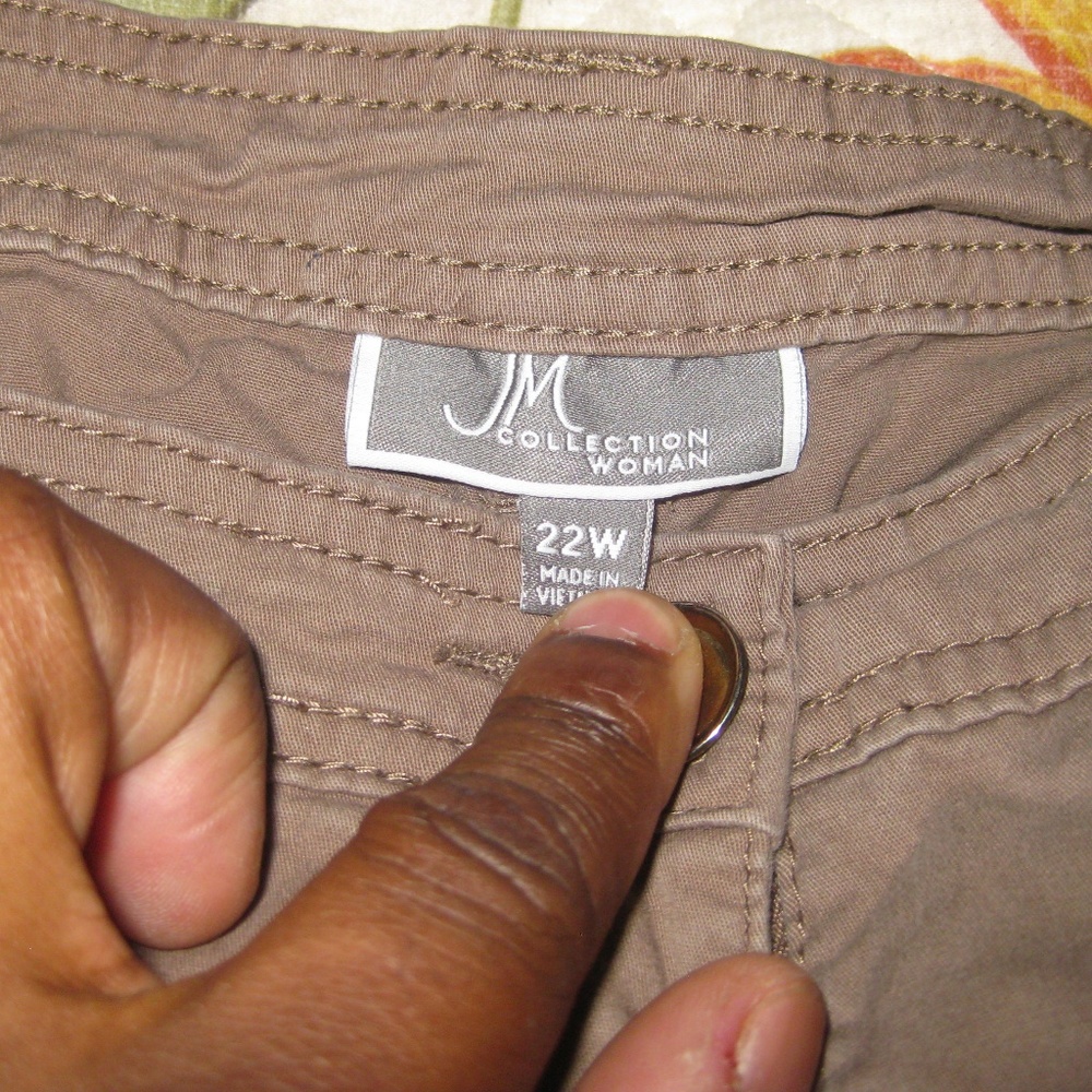 JM Collection Capris - Picture 6 of 6